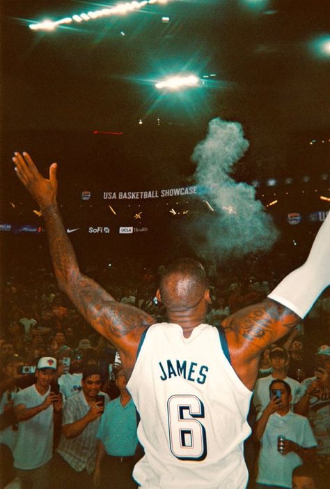 Lebron James Aesthetic, Nba Macbook Wallpaper, Dark Nba Wallpaper, T Mac Wallpaper Nba, Nba Vintage Wallpaper, James Aesthetic, Nba Old School Wallpaper, He Got Game, Nba Photos