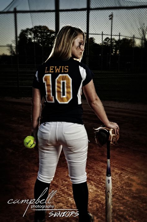 girl senior portrait, girls softball, softball portrait Softball Photoshoot, Softball Poses, Softball Team Pictures, Softball Pictures Poses, Softball Picture, Softball Pics, Softball Photography, Soccer Poses, Softball Photos