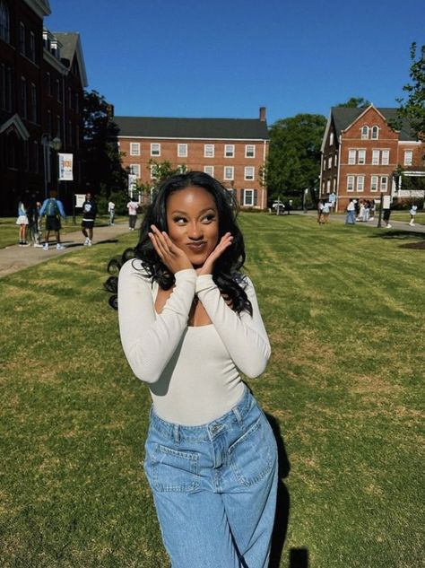 Boujee Lifestyle, College Necessities, College Graduation Pictures Poses, Spelman College, College Motivation, Founders Day, Graduation Picture Poses, Grad Photoshoot, College Aesthetic