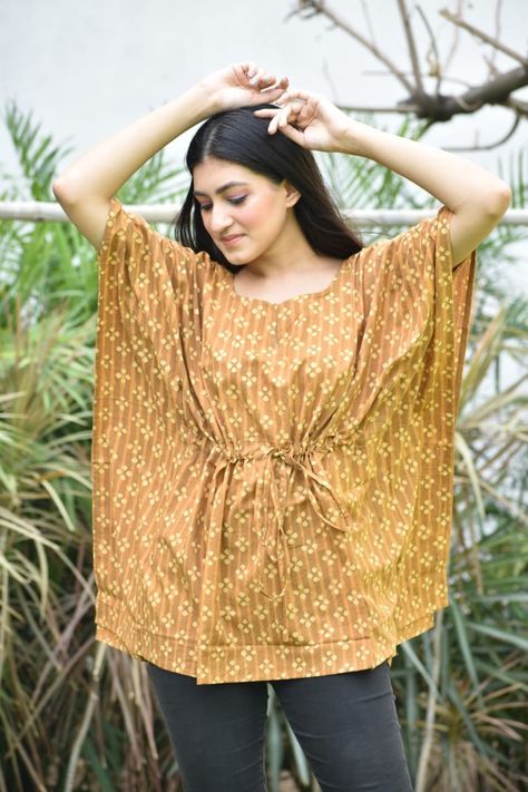 🔸️Hand Block printed *SHORT KAFTAN* 🔸️Authentic PRINT, with natural colours. 🔸️100% Pure cotton 🔸️Free Size. 🔶length 28 Inches 🔸️Limited collection.BOOK FAST. 🔸️PRICE-850₹ Types Of Tops For Women, Short Kaftan Tops, Different Types Of Tops, Pakistani Kurti Designs, Kimono And Jeans, Types Of Tops, Short Kurti Designs, Kaftan Pattern, Cotton Tops Designs