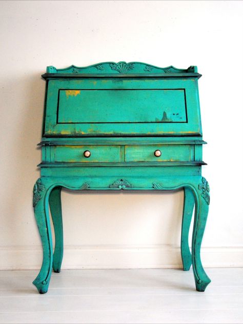 Annie Sloan Florence, Decorative Furniture Painting, Amsterdam Green, Green Painted Furniture, Turquoise Furniture, Annie Sloan Painted Furniture, Chalk Paint Wax, Black Chalk Paint, Annie Sloan Paints