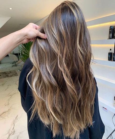 Light Brunette Hair, Rambut Brunette, Brown Hair Looks, Brown Hair Inspo, Brunette Hair With Highlights, Modern Haircuts, Brown Hair With Blonde Highlights, Brunette Balayage Hair, Long Hair Color