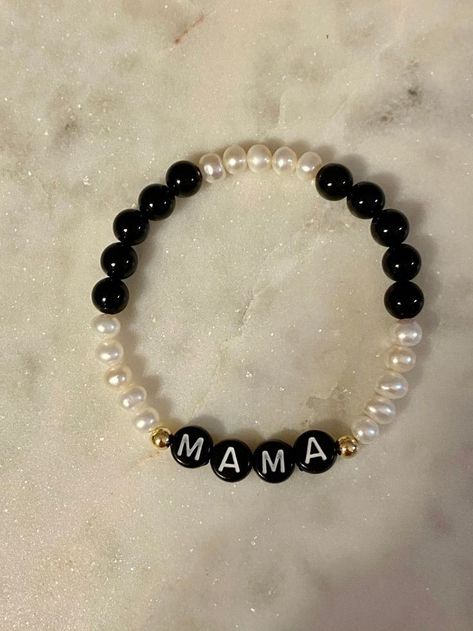 Big Sister Bracelet, Mama Bracelet, White Pearl Jewelry, Black Onyx Bracelet, Black Beaded Bracelets, Bracelet Pearl, Moms Bracelet, Diy Bracelet Designs, Beads Bracelet Design