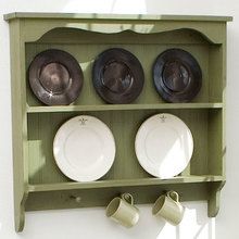 Plate Racks In Kitchen, Plate Rack Wall, Plate Shelf, Plate Shelves, Pine Shelves, Kitchen Plate, Cottage Furniture, Pine Furniture, Cottage Kitchens