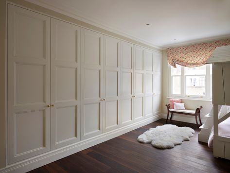 London Victorian House, Townhouse Bedroom, Built In Wardrobe Designs, Victorian Closet, Victorian Wardrobe, Victorian Town, Clever Closet, Raised Panel Cabinets, Recessed Panel Cabinets