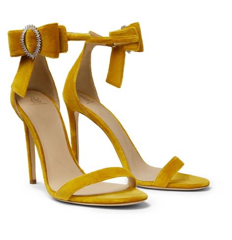 Mustard Heels, Mustard Yellow Kitchens, Mustard Yellow Curtains, Mustard Yellow Paints, Mustard Yellow Outfit, Mustard Yellow Decor, Fall Wedding Shoes, Mustard Yellow Walls, Chic High Heels