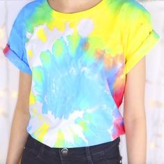 Diy Dye Clothes, Batik Diy, Tie Dye Tutorial, Tie Dye Shirts Patterns, Tye Dye Patterns, Diy Tie Dye Techniques, Diy Tie Dye Designs, Craft Ideas Paper, Tie Dye Patterns Diy