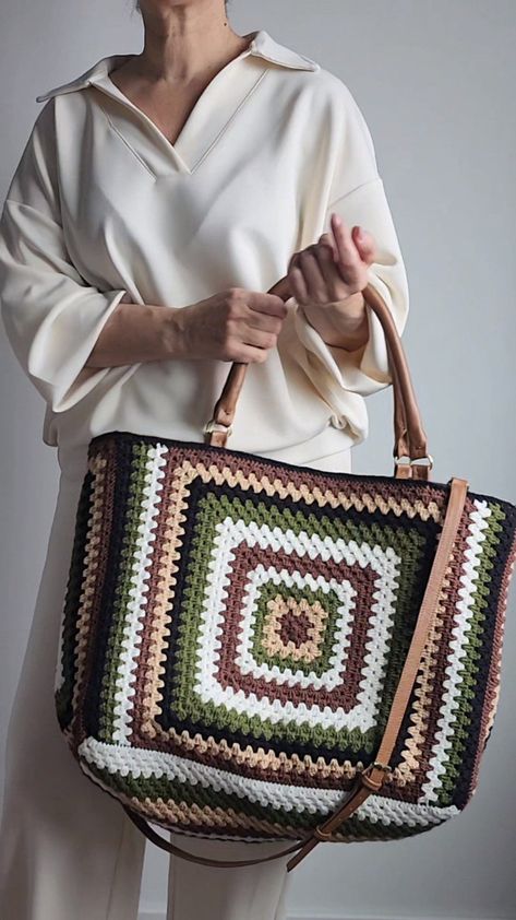 Large Natual Toned Vintage Weekend Crochet Tote Bag With Colorful Granny Stitch Design ,huge Crochet Duffle Bag,made to Order - Etsy UK Crochet Duffle Bag, Huge Crochet, Clutch Tutorial, Crochet Clutch Bags, Granny Stitch, Bags Crochet, Crochet Market Bag, Toiletry Pouch, Crochet Tote Bag