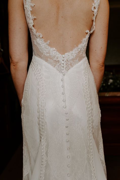 Simple Old Fashioned Wedding Dress, Vintage Country Wedding Dress, Scoop Neck Low Back Wedding Dress, Vintage Vibe Wedding Dress, Wedding Dresses Simple Low Back, Lace Wedding Dress Low Back, Razor Back Wedding Dress, Elegant Rustic Wedding Dress, A Line Vintage Wedding Dress