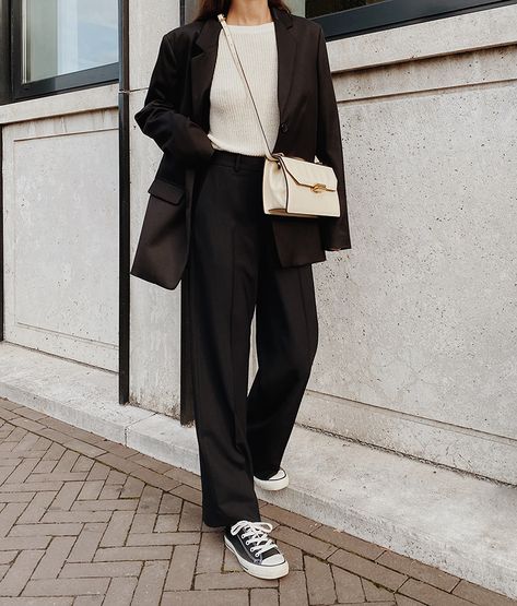 Arket Wool, Black Blazer Outfit, Outfit Korean Style, Korean Outfit Street Styles, Diy Vetement, Twill Trousers, Blazer Outfit, Ulzzang Fashion, Knitted Top