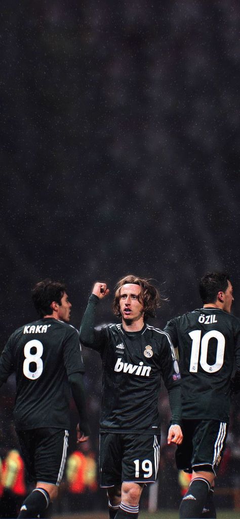 Real Madrid Legends Wallpapers, Ozil Real Madrid Wallpapers, Real Madrid Modric, Retro Real Madrid, Kaka Real Madrid, Real Madrid Pictures, Modric Real Madrid, Soccer Legends, Playlist Covers Photos