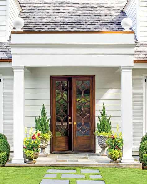 A Distinct, Gorgeous Entryway French Doors Design, Colonial Cottage, Best Front Doors, Front Door Styles, Front Door Paint Colors, Door Paint Colors, Patio Pavers, Doors Design, Front Door Ideas