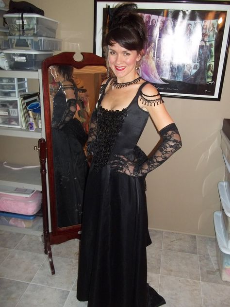 Tombstone Movie Costumes | Ashlee's Costume Closet: 'Tombstone'- Kate's Black Dress Tombstone Outfit Ideas, Tombstone Costume, Soiled Doves, Tombstone Movie, Costume Closet, Clever Halloween, Halloween Ball, Clever Halloween Costumes, Halloween Tombstones