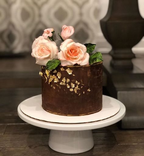 Truffle Cakes, Chocolate Cake With Flowers, Truffle Cake, Chocolate Floral Cake, Chocolate Ganache Cake Decoration Ideas, Floral Chocolate Cake, Flower Less Chocolate Cake, Chocolate Cake With Flowers On Top, Chocolate Cake Fresh Flowers