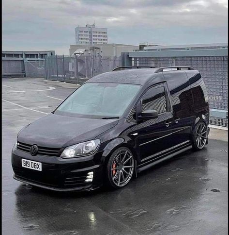 Vw Caddy Maxi Life, Vw Caddy Tuning, Classic Cars Trucks Chevy, Vw Caddy Maxi, Vw Modified, Mercedes Benz Vans, Caddy Van, Work Van, Caddy Maxi