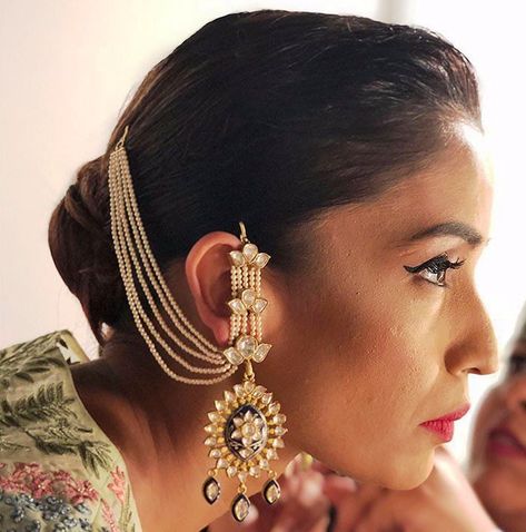 #bride#indianbride #wedding#indianwedding #weddinginspiration#wedphotoinspiration #dulhan#shaadisaga #bridal #allthingsbridal#bridalgoals #weddinggoals  #jewellery #indianweddingjewellery #palki #earrings #pearls Bahubali Earrings, Sunita Shekhawat, Mehndi Wedding, Jewelry Making Pearls, Indian Bridal Jewellery, Indian Jewelry Earrings, Indian Wedding Outfit, Classy Earrings, Exotic Jewelry