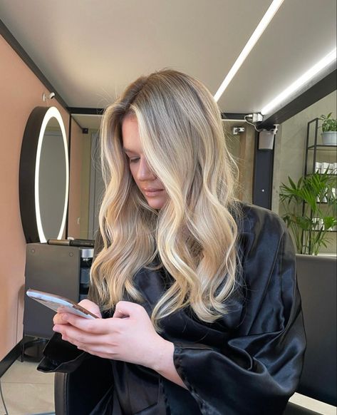 Trending Highlights, Korean Hair Trends, Highlights For Summer, Trendy Balayage, Beach Blonde Hair, Blonde Hair Goals, Beige Blonde Hair, Summer Blonde Hair, Trending Hair