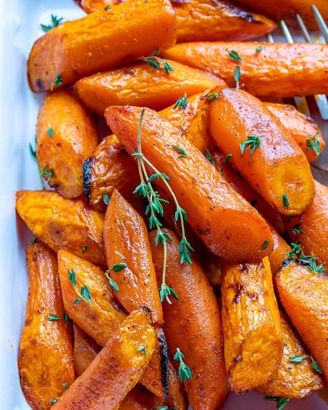 Easy Roasted Carrots for a Healthy Side Dish Idea! | Clean Food Crush Easy Roasted Carrots, Clean Eating Side Dishes, Carrot Recipes Side Dishes, Carrot Recipe, Carrots Side Dish, Spicy Carrots, Roasted Carrots Recipe, Cooked Carrots, Clean Food Crush