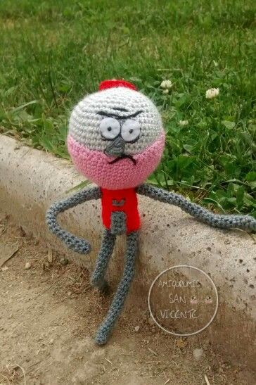 Benson Crochet Regular Show, Regular Show Crochet, فن النسيج, Cute Sewing Projects, Regular Show, Disney Collage, Beginner Crochet Projects, Cartoon Painting, Fun Crochet Projects