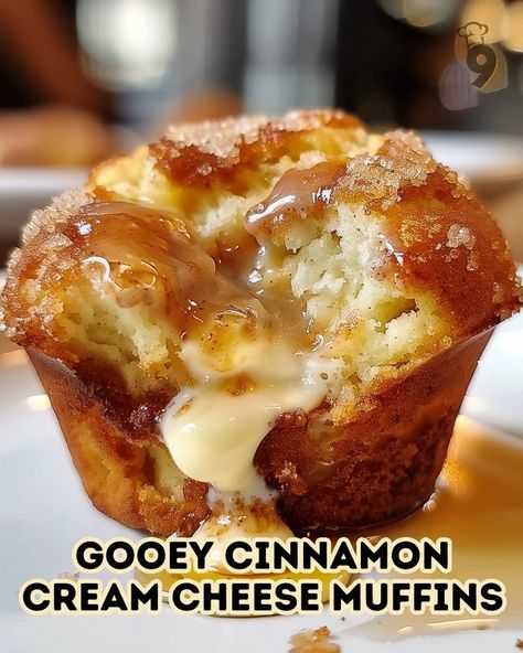 Gooey Cream Cheese Cinnamon Muffins, Cinnamon Cream Cheese Muffins, Muffin Top Recipes, Bunt Cake Recipe, Honey Butter Recipe, Candied Pineapple, Tin Recipes, Muffins Easy, Cinnamon Cream Cheese