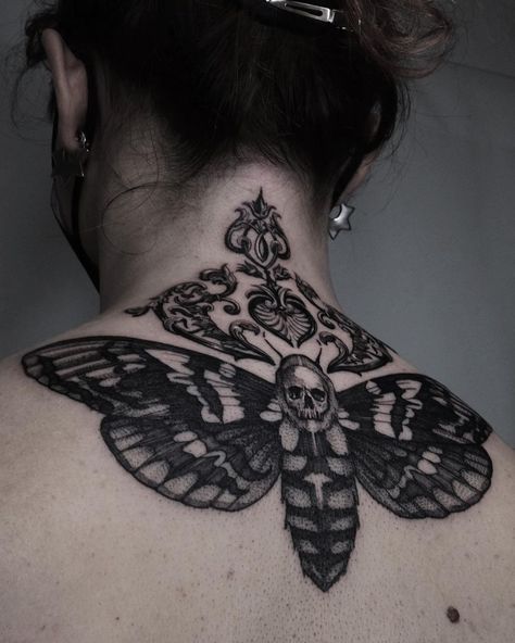 Victorian Tattoo Design, Back Tattoo Goth, Goth Stomach Tattoos, Goth Chest Tattoo Female, Gothic Victorian Tattoo, Goth Neck Tattoo, Goth Back Tattoo, Victorian Tattoo Vintage, Gothic Back Tattoo