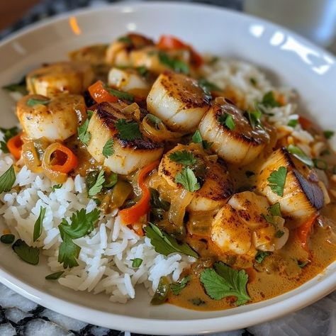 Spicy Coconut Curry Scallops, Curry Scallops Recipe, Curry Scallops, Spicy Coconut Curry, Red Curry Shrimp, Lobster Bisque Recipe, Frozen Scallops, Fresh Scallops, Coconut Curry Sauce