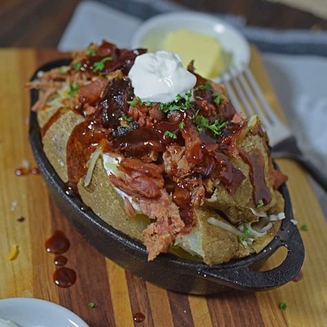 Leftover Smoked Pork, Bbq Baked Potatoes, Kamado Joe Recipes, Kamado Grill Recipes, Potato Stuffed, Bbq Potatoes, The Big Green Egg, Stuffed Potatoes, Green Egg Recipes