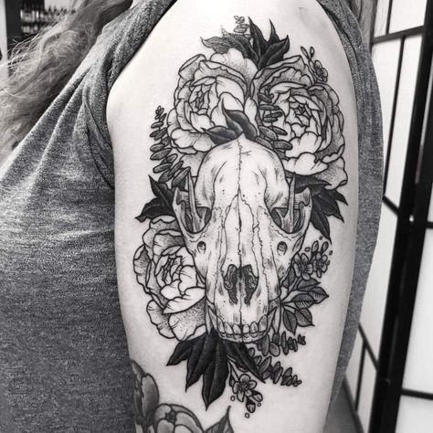 Bear Skull Tattoo With Flowers, Wolf Skull Tattoo Flowers, Animal Skull Tattoo Flowers, Fox Skull Tattoo, Bear Skull Tattoo, Wolf Skull Tattoo, Antler Tattoos, Skull Tattoo Flowers, Tattoo With Flowers