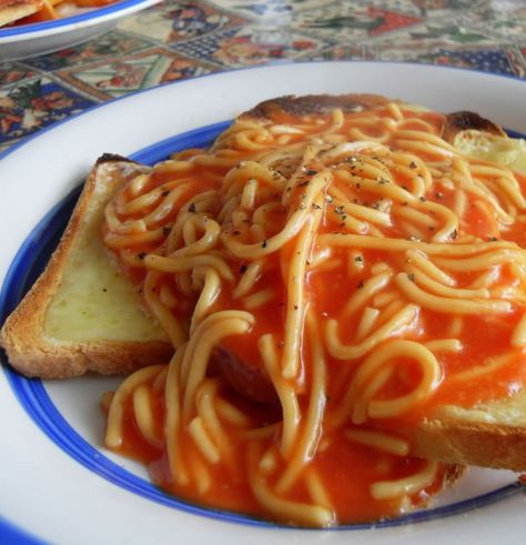 Canned Spaghetti On Toast.  A popular treat in The United Kingdom and New Zealand. Buttery Toast, Spaghetti On Toast, Bread Bowl Spaghetti, Tinned Fish Toast, Buttered Toast Aesthetic, Beans And Toast British, Molasses Baked Beans, Heinz Beans, Beans On Toast