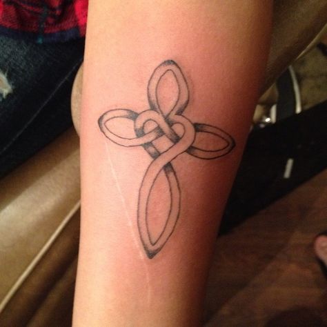 Celtic Cross Tattoo Feminine, Scottish Tattoo, Pink Ribbon Tattoos, Celtic Knot Cross, Celtic Butterfly, Today Tattoo, Celtic Cross Tattoos, Liturgical Art, Pawprint Tattoo