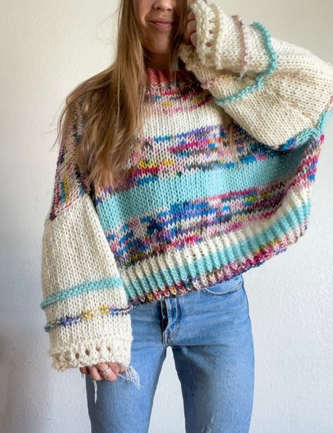 Strikkeopskrift Oversize Sweater, Colorful Knit Sweater, Crochet Cable Stitch, Pull Mohair, Knit Sweater Outfit, Pattern Cardigan, Sweater Knitting Pattern, Crochet Cable, Yarn Sweater