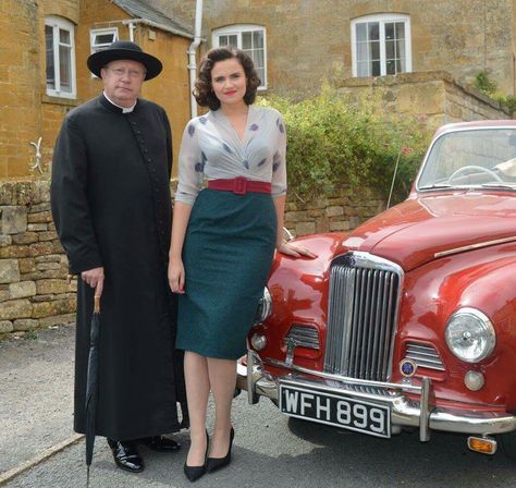 Antique ? Emer Kenny, 2018 Aesthetic, British Series, Father Brown, Tv Detectives, British Costume, 1940's Style, Masterpiece Theater, 1950’s Fashion