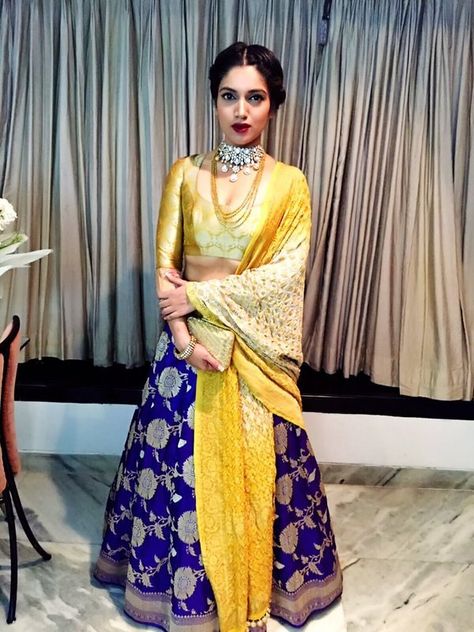 More like film-fab, amirite? Yellow Lehenga, Lehnga Dress, Indian Look, Half Saree Designs, Salwar Kamiz, Desi Clothes, Manish Malhotra, Indian Lehenga, Indian Couture