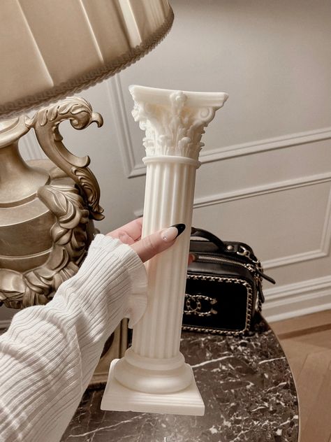 Magnificent Roman Column Candle – Anaïs Candle Room Ideas Aesthetic Floral, New York Apartment Aesthetic Bedroom, Roman Bedroom, Roman Decor, Columns Decor, Column Candle, Pillar Design, Roman Columns, Creative Candles