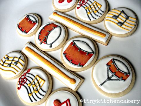 Drums and Music cookie set - complete with drum sticks and custom painted drum set cookies   www.facebook.com/tinykitchencakery Drum Cookies Decorated, Marching Band Cookies Decorated, Drum Themed Birthday Party, Drum Cupcakes, Music Cookies Decorated, Drum Cookies, Music Theme Food, Drum Birthday Party, Music Theme Party