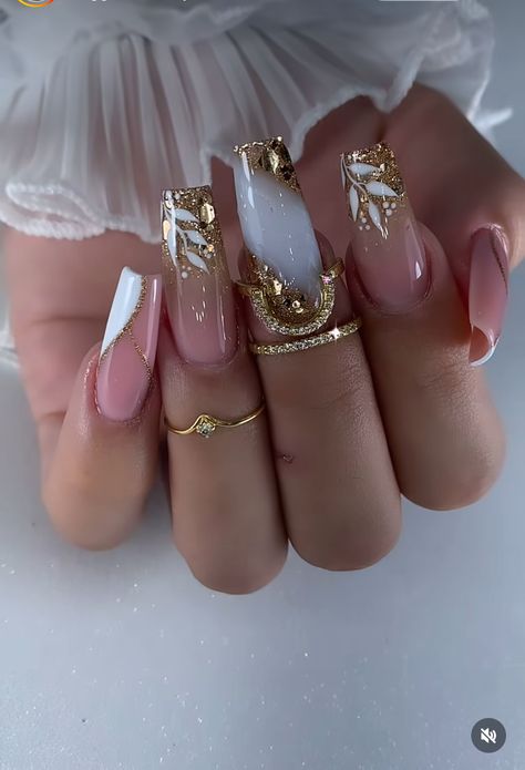 Golden And White Nails, Arabic Nails Design, Fancy Nails Designs Latest Fashion, Gold And White Nail Designs, Fake Acrylic Nails, Golden Nails, Stiletto Nail Art, Fall Nail Art Designs, Cute Toe Nails