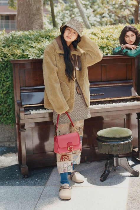 High key, the Soft Tabby's slouchy vibes and C hardware hit all the right notes. (Just ask #Kōki,.) #TabbyBag #CoachNY Coach Soft Tabby Shoulder Bag, Soft Tabby Shoulder Bag, Coach Soft Tabby, Coach Bag Outfit, Tabby Shoulder Bag, High Key, Buy Bags, Models Off Duty, Blouse Outfit