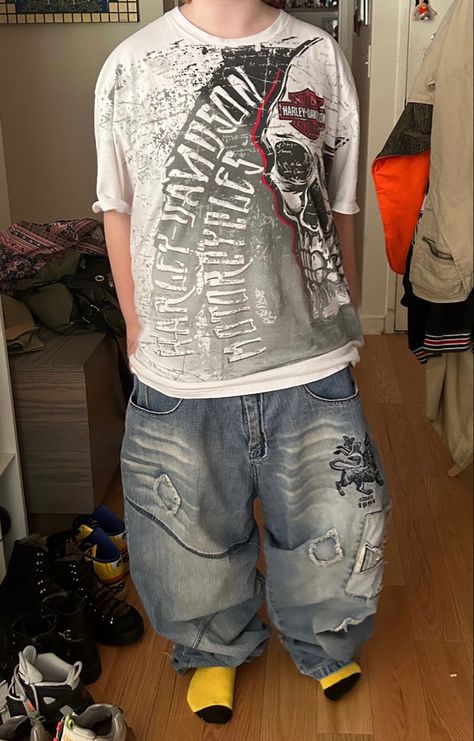 Super baggy jessie pinkman harley davidson affliction t shirt southpole baggy embroidered jeans y2k Jesse Pinkman Style Clothes, Super Baggy Jeans Outfit, Jesse Pinkman Outfit, Super Baggy Jeans, Southpole Shirt, Skate Clothes, God Clothes, Jessie Pinkman, Streetwear 2000s