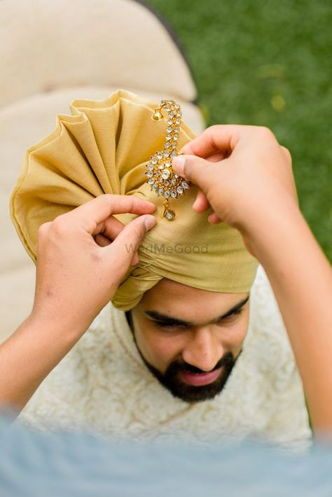 Who Said Jewellery Is Only For The Girls? 10 Grooms Who Rocked Stunning Jewellery At Their Wedding | WedMeGood Fall Wedding Groom, Rustic Wedding Groom, Silk Image, Groom Dress Men, Wedding Dresses Men Indian, Groom Photoshoot, Bride And Groom Outfits, Groom Accessories, Groom Getting Ready