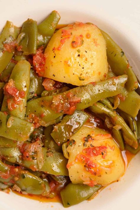 Greek Green Beans And Tomatoes Fasolakia Recipe, Stewed Green Beans, Green Beans In Tomato Sauce, Green Bean Stew, Greek Green Beans, Beans In Tomato Sauce, Beans Stew, Potatoes Healthy, Beans And Tomatoes