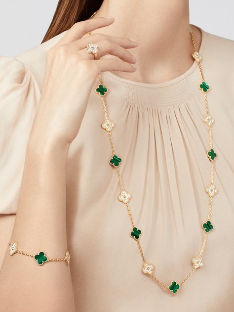 Alhambra Van Cleef, Van Cleef Necklace, Van Cleef And Arpels Jewelry, Van Cleef & Arpels, Van Cleef And Arpels, Gold Diamond Necklace, Van Cleef Arpels, Van Cleef, Rose Gold Diamonds