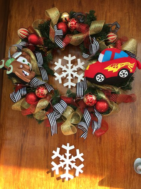 Disney Cars Pixar Theme Christmas ideas Christmas House Decorations Indoor, Disney Christmas Tree Theme, Disney Cars Theme, Disney Cars Wallpaper, Disney Wreath, Cars Pixar, Disney Christmas Tree, Disney Cars Birthday, Cars Wallpaper