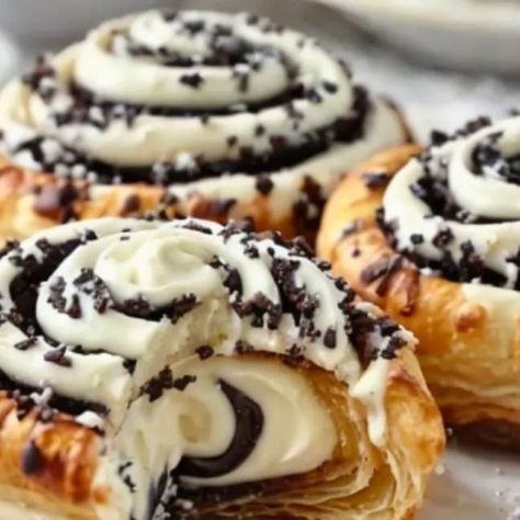 Oreo Cinnamon Rolls Recipes, Icing With Cream Cheese, Grands Cinnamon Rolls, Pillsbury Grands, Oreo Flavors, Cinnamon Rolls Recipe, Crescent Rolls, Oreo Cookies, Parchment Paper