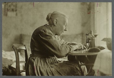 Woman Sewing with Machine - Community Service Society Photographs Book Manuscript, Woman Sewing, Women Portraits, Online Presentation, Old Sewing Machines, Antique Sewing Machines, Vintage Sewing Machines, Old Quilts, Antique Quilts