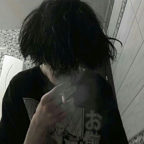 Male Pfps, Emo Boy Hair, Grunge Pictures, Emo Aesthetic, Grunge Boy, Cute Goth, Aesthetic Grunge Outfit, Black Lips