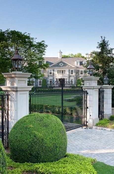 beautiful Stone Mansion, 카페 인테리어 디자인, Front Gates, Iron Fence, Iron Gate, Great House, Traditional Architecture, Entrance Gates, House Goals