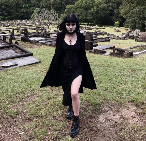 Cute Gothic Fall Outfits, Gothic 70s Fashion, Goth College Outfit, Mopey Goth Outfits, Trad Goth Summer Outfits, Goth Cardigan Outfit, Fairy Goth Outfit, Mopey Goth, Summer Trad Goth Outfits