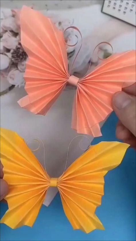 Blue Butterfly Craft, Diy Paper Butterflies Tutorials, Diy Butterflies Decorations, Diy Butterfly Birthday Decorations, Butterflies Party Ideas Decorations, Butterfly Paper Crafts Easy Diy, Diy Butterfly Decorations Wall Hangings, Spring Decorations Kindergarten, Tissue Paper Butterflies