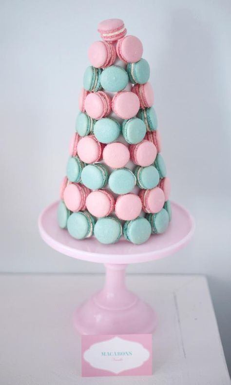 Candy Buffet Birthday, Blue Macarons, Cake Cake Pops, Macaroon Tower, Dolls Photography, Tower Cake, Romantic Tea, Macaron Tower, Macaron Cake