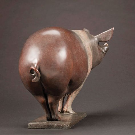 Saddleback Pig (Happy Sow) - Bronze Sculpture by Nick Bibby Pig Teapot, Pig Statue, Pig Sculpture, Flying Pigs, Fox Dog, Yard Sculptures, Pig Art, Farm Art, Animal Sculpture